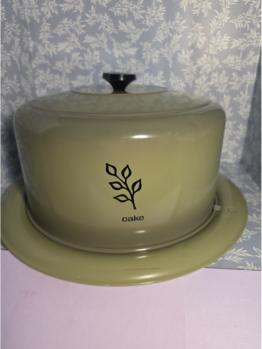 Vintage West Bend Covered Cake Carrier & Server - MCM Avocado Green 15" X 9"